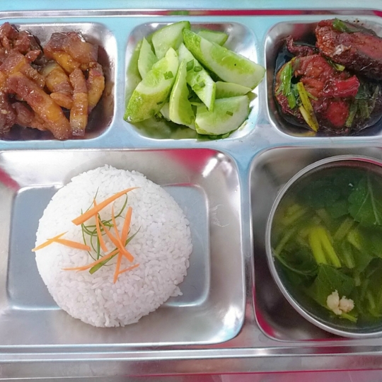 Cá Sapa kho cà + Thịt ba rọi kho tiêu