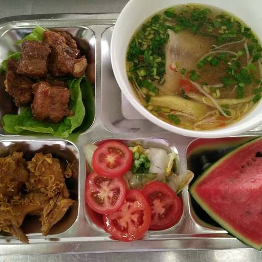 Thịt sườn chiên+ Gà kho sả